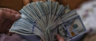 100 US dollar banknotes